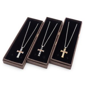 Collana in acciaio con pendente a croce