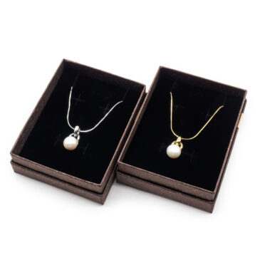 Collana girocollo con ciondolo a perla