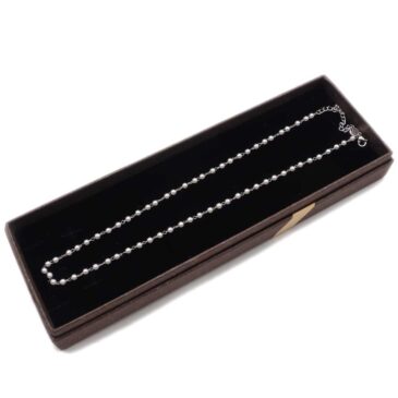 Collana in acciaio con perle