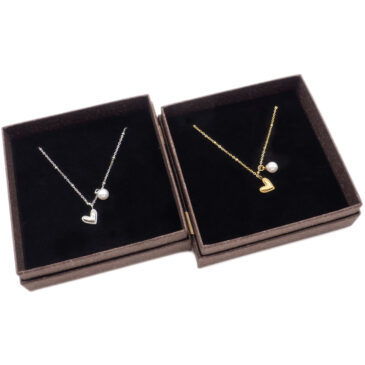Collana girocollo in acciaio con ciondolo sogg. Cuore