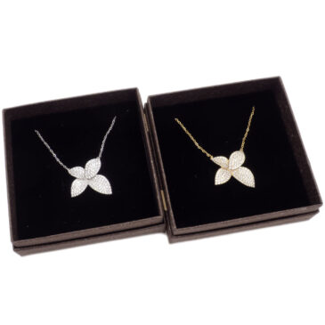 Collana girocollo in acciaio con ciondolo sogg. Fiore
