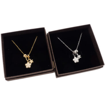 Collana con ciondoli fiore e pendente pavé (oro/argento)