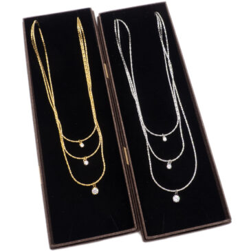 Collana a più fili con pendenti punto luce (oro/argento)