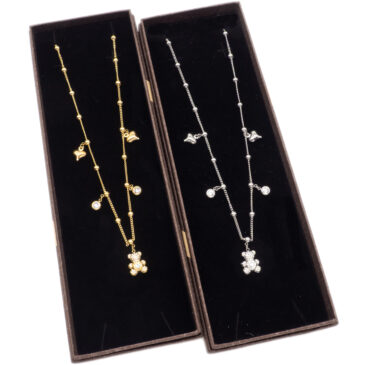 Collana media con ciondolo orsetto e charms