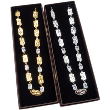 Collana catena rettangoli martellati con pietre quadrate, oro/argento