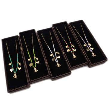 Collana in acciaio con catena in corda e ciondoli