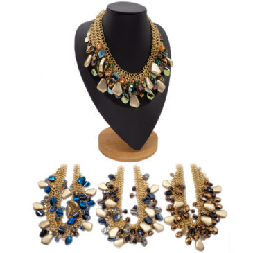Collana girocollo a catena dorata con pietre e charms
