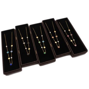 Collana in acciaio con rombi assortiti e perle