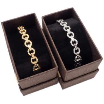 Bracciale rigido in acciaio con fantasia a cerchi e strass