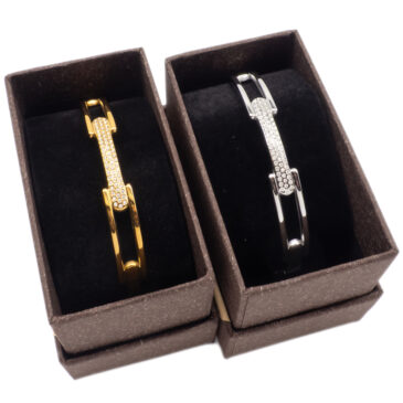 Bracciale rigido in acciaio con piastrina e strass