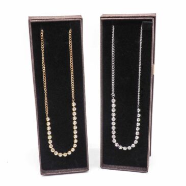 Collana girocollo acciaio catena sottile e venti zirconi centrali grossi 3 Collana girocollo acciaio catena sottile e venti zirconi centrali grossi Collana girocollo acciaio catena sottile e venti zirconi centrali grossi