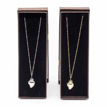 Collana girocollo acciaio con centrale cuore stilizzato 9 Collana girocollo acciaio con centrale cuore stilizzato Collana girocollo acciaio con centrale cuore stilizzato