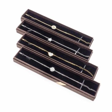 Bracciale acciaio un filo con centrale sogg.vari oro/acciaio 11 Bracciale acciaio un filo con centrale sogg.vari oro/acciaio Bracciale acciaio un filo con centrale sogg.vari oro/acciaio
