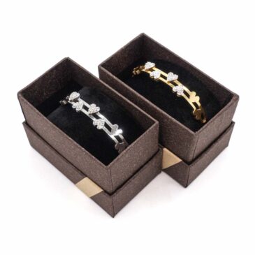 Set n° 2 bracciali donna in acciaio rigidi cuore 2 Set n° 2 bracciali donna in acciaio rigidi cuore Set n° 2 bracciali donna in acciaio rigidi cuore