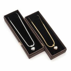 Collana donna in acciaio snake chain pendente in madreperla a forma di cuore.
